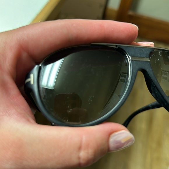 Tom Ford Aviators - Picture 3 of 6
